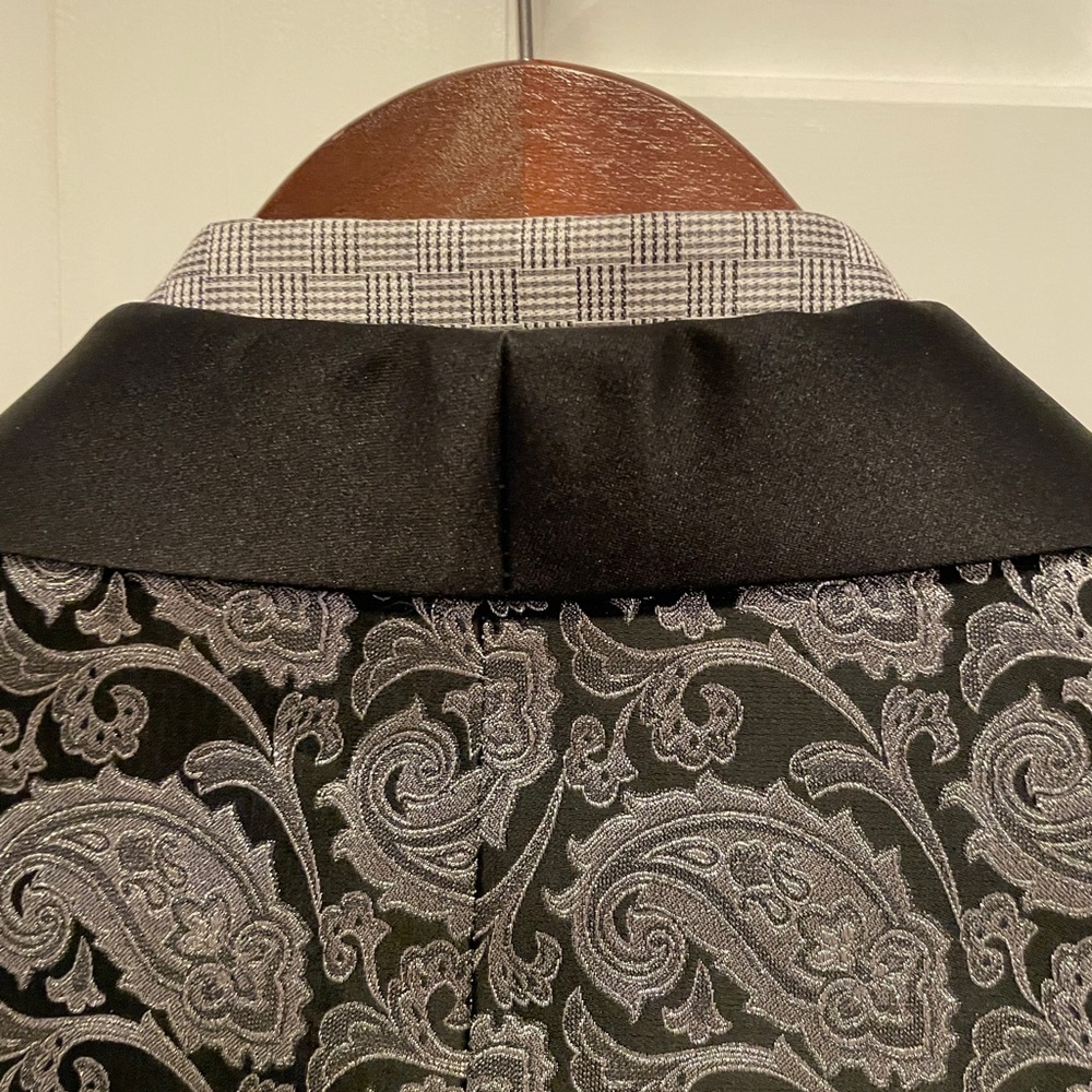 Suit Coat Silver & Black AND SOLD AS A SET Men's Wear Black & White Check Shirt